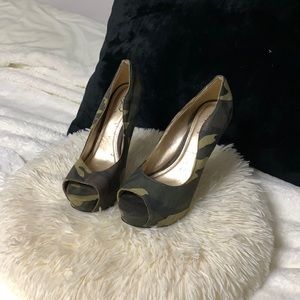 Camouflage stiletto heels